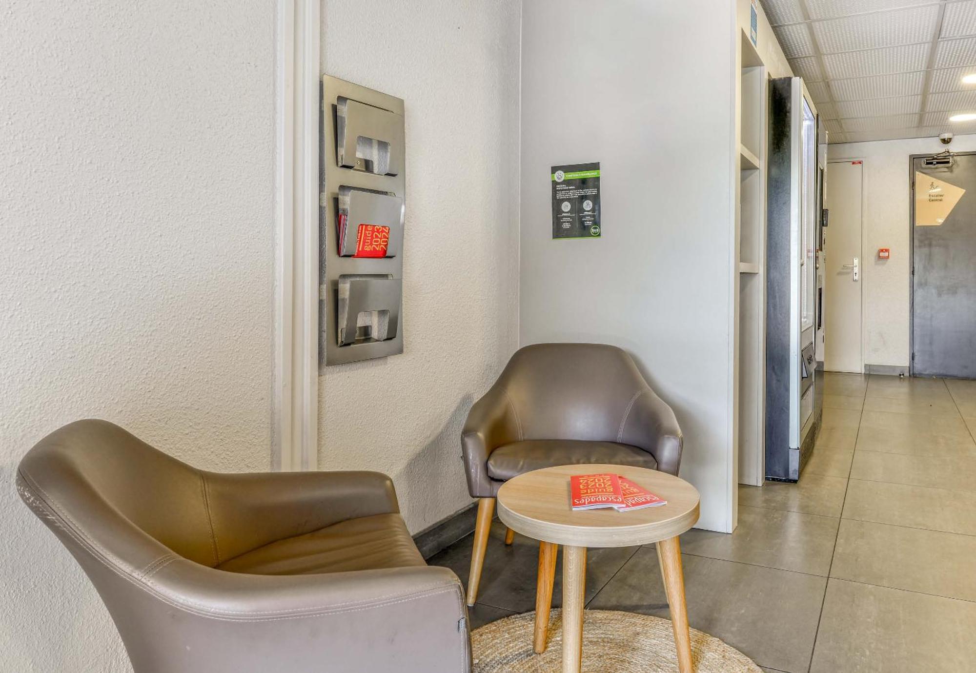 1 Hotel