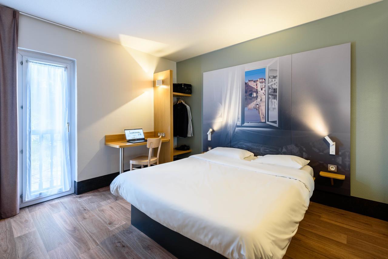 1 Hotel
